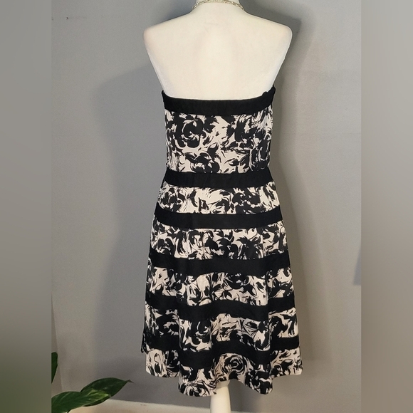 White House Black Market Strapless Lined Floral Lace Accent Wedding Prom Sz 10 - Picture 3 of 14